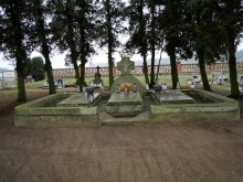 zdjęcie grobu Polaków zamordowanych przez Niemców. Sokolniki