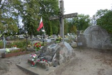 zdjęcie grobu Powstańców Styczniowych w Bierzwiennej Długiej