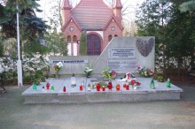 zdjęcie grobu powstańców wielkopolskich i poległego w wojnie polsko - bolszewickiej w Poznaniu Górczynie