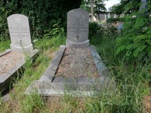 zdjęcie grobu nieznanej ofiary terroru hitlerowskiego w kw. 9 cmetarza w Rawiczu (I)