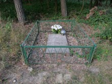 zdjęcie grobu nieznanego żołnierza sowieckiego w Rosnówku