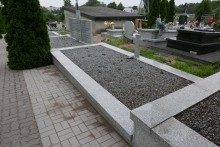 zdjęcie zespołu 5 grobów zbiorowych w Rawiczu