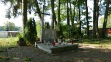 zdjęcie grobu ofiar II wojny światowej w Okonku