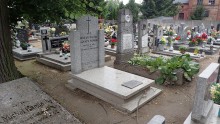 Zdjęcie grobu zbiorowego Powstańców Wielkopolskich w Rakoniewicach 