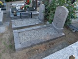 zdjęcie grobu nieznanej ofiary terroru stalinowskiego w kw. 16 cmentarza w Rawiczu (I)