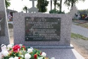 zdjęcie grobu pomordowanych Polaków. Kazimierz Biskupi
