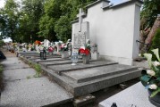 zdjęcie grobu ofiar terroru hitlerowskiego w Rogoźnie