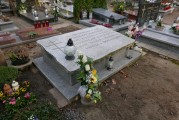 zdjęcie grobu żołnierzy Armii Czerwonej w Poznaniu na Winiarach