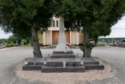 zdjęcie grobu Powstańców Styczniowych w Pyzdrach (2021 r.)