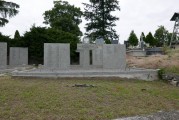 zdjęcie zespołu 8 grobów zbiorowych w Rawiczu (I)
