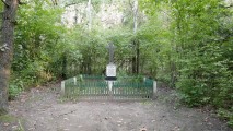 zdjęcie grobu (II) pomordowanych w Jarogniewicach