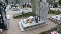 Zdjęcie grobu zbiorowego Powstańców Wielkopolskich w Rakoniewicach 