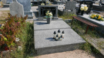 Zdjęcie grobu Mieczysława i Józefa Karbowskich ofiar terroru niemieckiego. Czajków