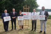 Wspólne zdjęcie wojewody z wielkopolskimi samorządowcami