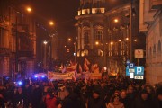 Uczestnicy uroczystości w przemarszu ulicami Poznania pod Pomnik Polskiego Państwa Podziemnego i AK.