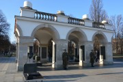 Plac Marszałka Józefa Piłsudskiego w Warszawie. W tle Grób Nieznanego Żołnierza