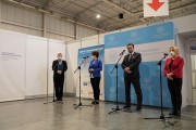 Konferencja prasowa na MTP - w punkcie szczepień Szpitala Klinicznego Przemienienia Pańskiego UM w Poznaniu