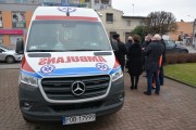 Zbliżenie na nowy ambulans reanimacyjny 