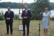 Wojewoda w towarzystwie wielkopolskich samorządowców