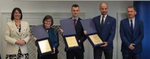 wicewojewoda z nagrodzonymi archiwistami