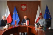 Wojewoda wielkopolski z konsulem honorowym Chorwacji i dyrektorem Gabinetu Wojewody