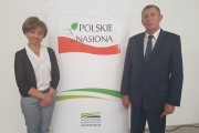 Wicewojewoda Marlena Maląg z przedstawicielem firmy Poznańska Hodowla Roślin.