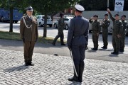 Złożenie meldunku dowódcy uroczystości.