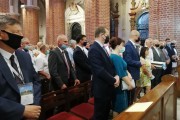 Uczestnicy uroczystej mszy świętej 