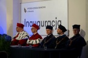 władze uczelni podczas inauguracji 