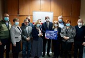 wspólne zdjęcie wojewody, samorządowców i przedstawicieli szpitala