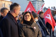 wojewoda wielkopolski wraz z wojewodą kujawsko-pomorskim podczas mszy w Kcyni