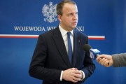 wojewoda udziela wywiadu 