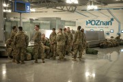 Amerykańscy żołnierze na poznańskim lotnisku.