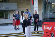 kolejka chętnych czeka na swoją kolej by podzielić się krwią z potrzebującymi