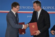 Przekazanie umowy szpitalowi w Wągrowcu