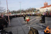 Sekretarz Stanu w Kancelarii Prezydenta RP Andrzej Dera składa kwiaty pod Pomnikiem Powstańców Wielkopolskich.