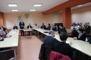 Spotkanie wicewojewody z poszkodowanymi w pożarze mieszkańcami.