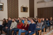 Uczniowie słuchają wykładu dr Agnieszki Łuczak.