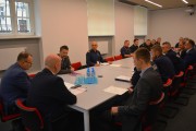 Wojewoda przewodniczy w zwołanym posiedzeniu sztabu.