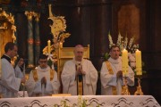 Abp Gądecki odprawia mszę świętą