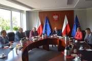 Wspólne zdjęcie uczestników uroczystości. 