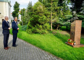 Ucczenie pamięci pod pomnikiem