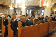 Goście uroczystości w ławach kościelnych