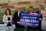 Wspólne zdjęcia z czekiem.