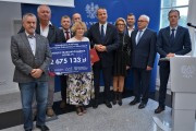 Wspólne zdjęcie wojewody z delagacją z Obornik.