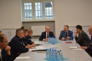 Wojewoda przewodniczy w zwołanym posiedzeniu sztabu.