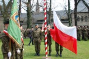 Ceremoniał wciągnięcia flagi na maszt.