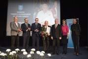 Na scenie laureat nagrody honorowej starosty pleszewskiego.