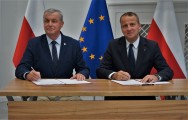 Podpisanie umowy z dyrektorem szpitala w Złotowie.