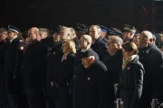 Wojewoda wielkopolski w otoczeniu posłów.